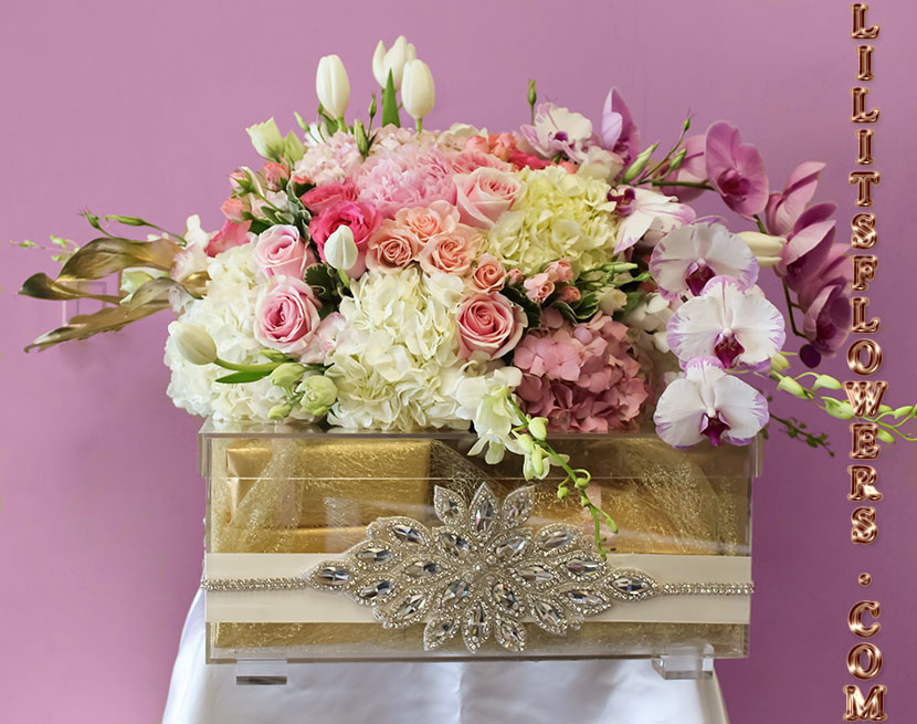 elegant white and pink engagement or wedding gift box sini