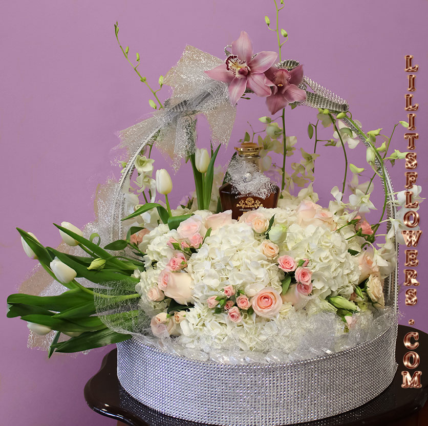 elegant white and pink engagement or wedding gift box sini