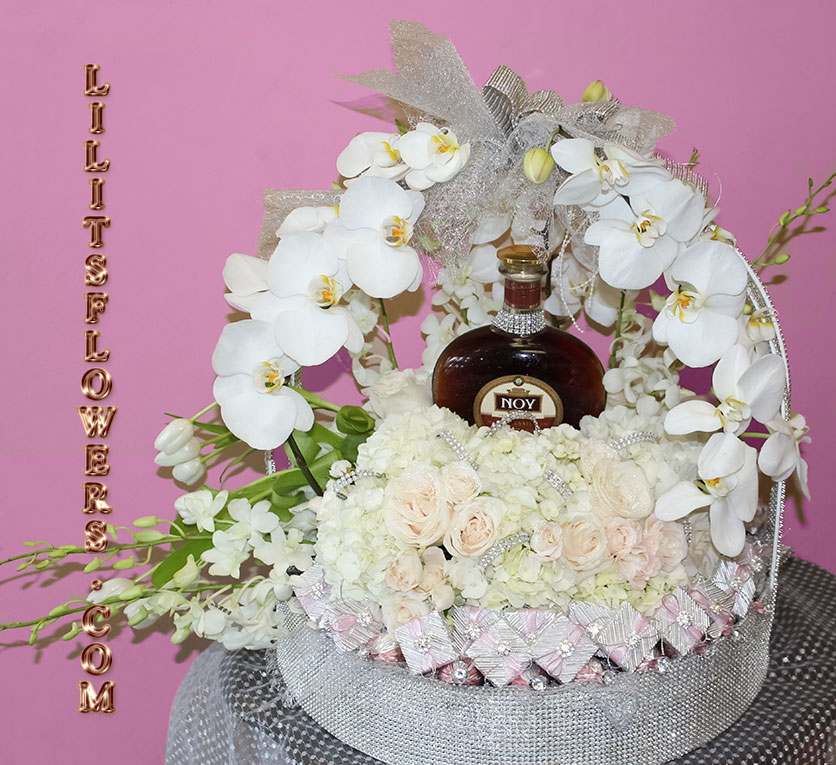 elegant white engagement or wedding gift box sini