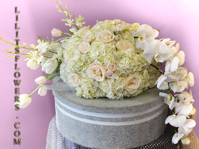 elegant white and pink engagement or wedding gift box sini