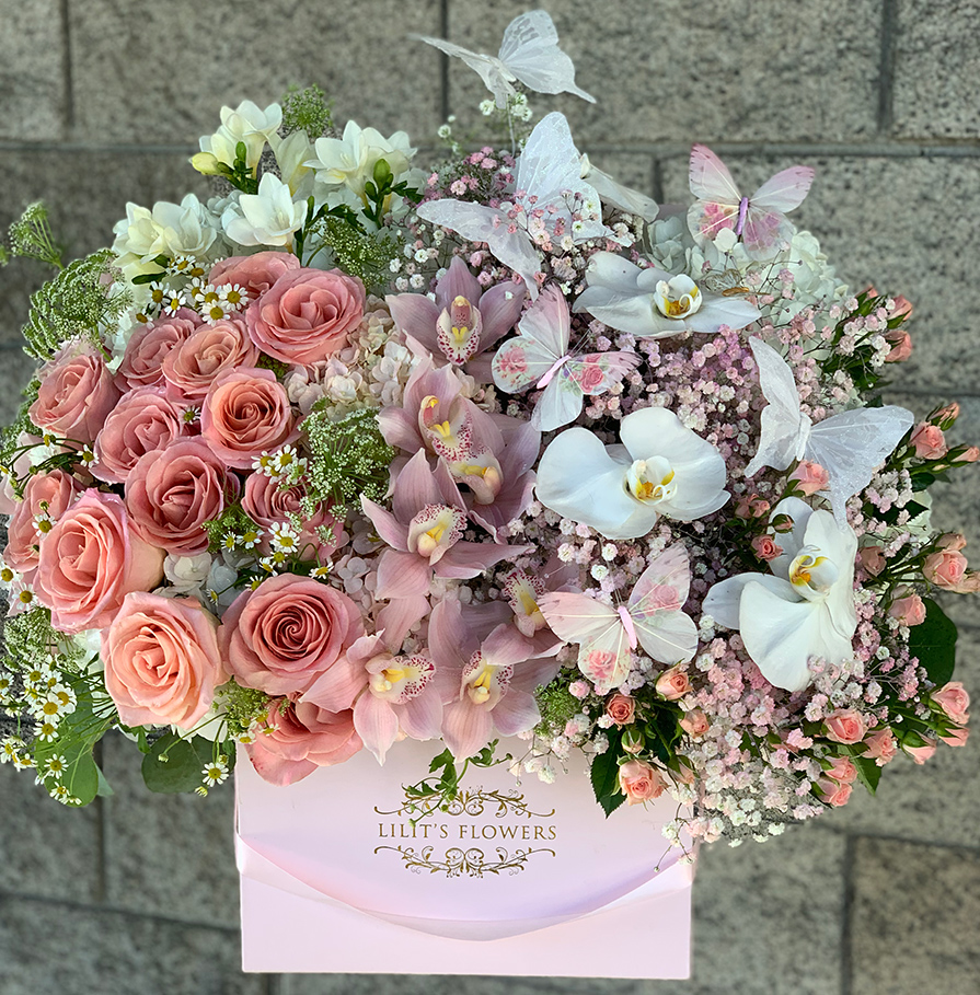 elegant bouquet in the white hat box, pink veronicas, pink spray roses